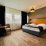 Mb Hotel Готель