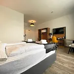 Mb Hotel *