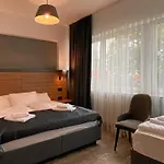 Mb Hotel מלון