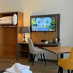 Mb Hotel מלון
